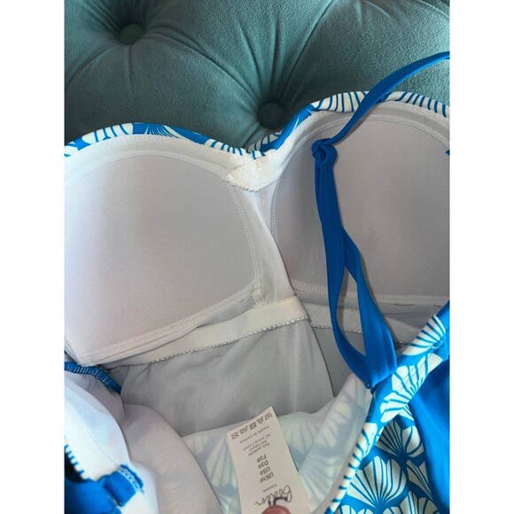Boden Sky Shell Amalfi Bandeau One-Piece Swimsuit
Size: US 6 Women’s - Picture 5 of 7